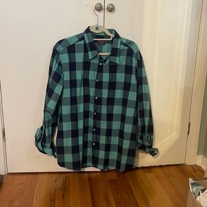 Plaid Untuckit shirt